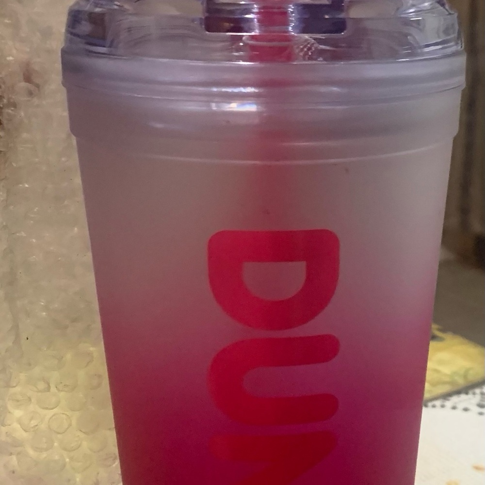 Dunkin 24 oz travel travel tumbler . Different colors available p